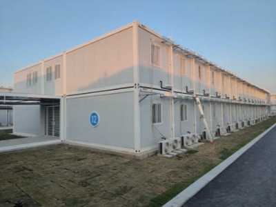 沙特阿拉伯的两层折叠容器房屋